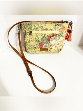 Sakroots Floral Zip Closure Lightweight Crossbody Bag Clutch Clip On Tassels💛💚